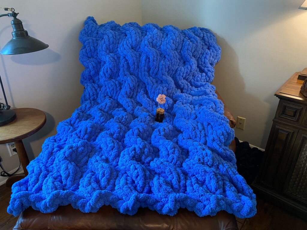 Cerulean Scallop Cable Throw